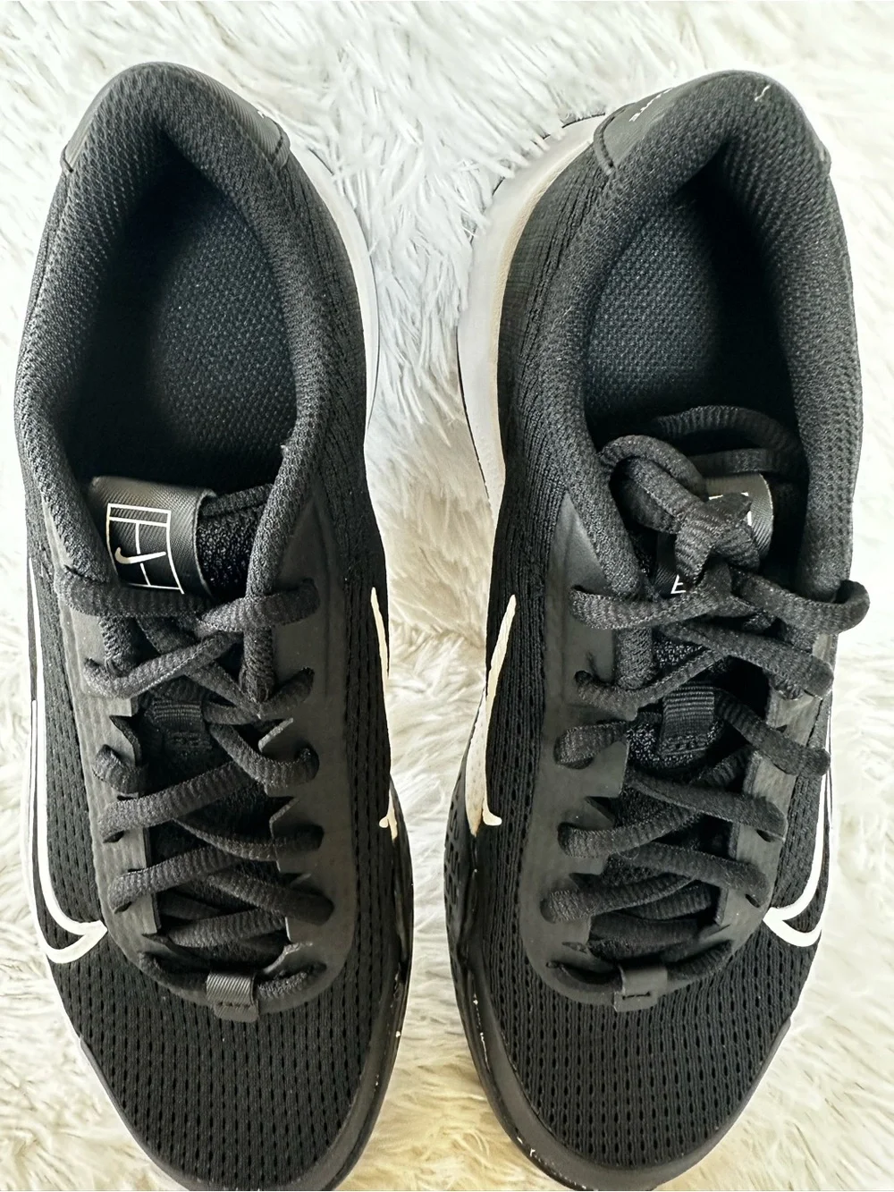 New in Box Nike Black and White Women's Vapor Lite 2 HC Athletic Shoes